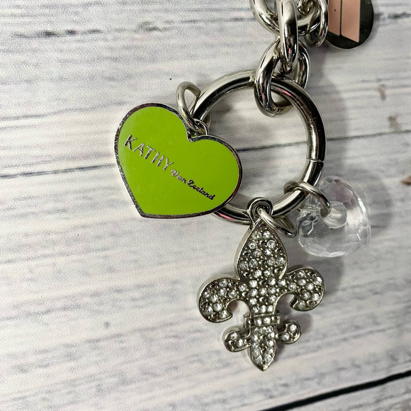Kathy Van Zeeland Silver & Green Key Chain with Fleur-de-Lis and Heart Charm - Picture 3 of 4